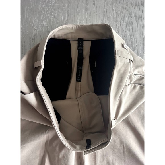 Lululemon Commission Shorts - Khaki 32 - Brand New, 11" Relaxed Fit - Picture 5 of 10